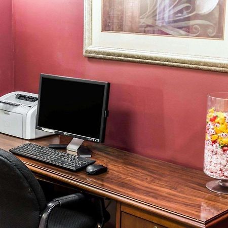 クオリティ イン ロアノーク ニア レイク ガストン ロアノークラピッズ エクステリア 写真